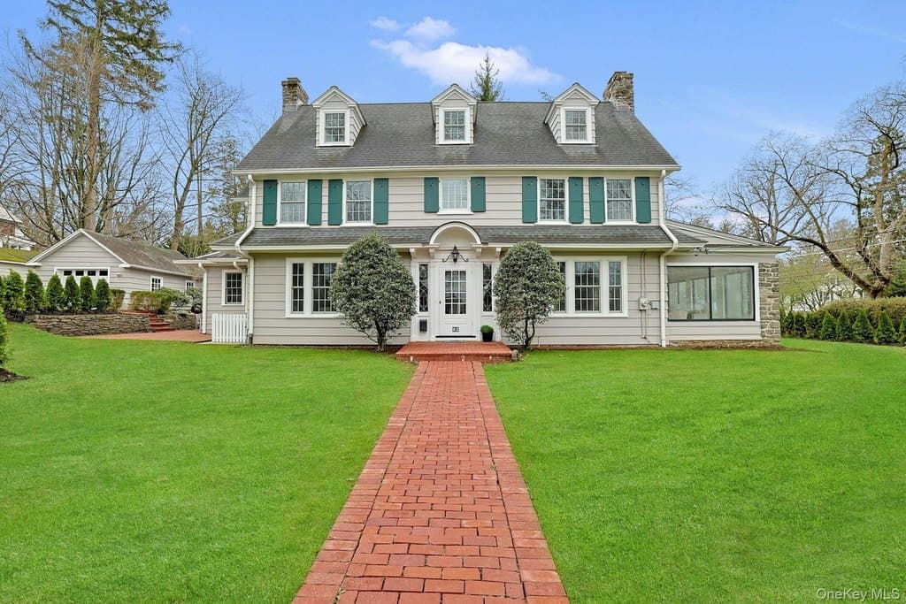 92 Walworth Ave, Scarsdale