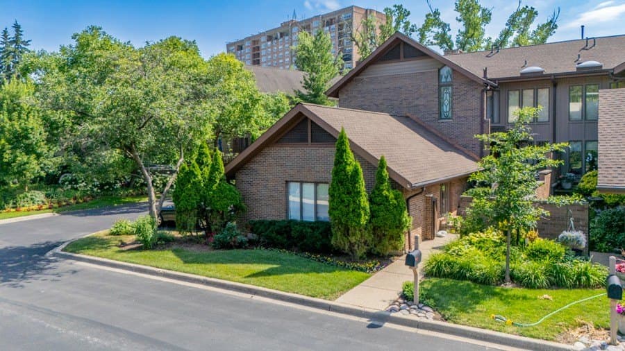 1210 Hawthorne Ln, Hinsdale