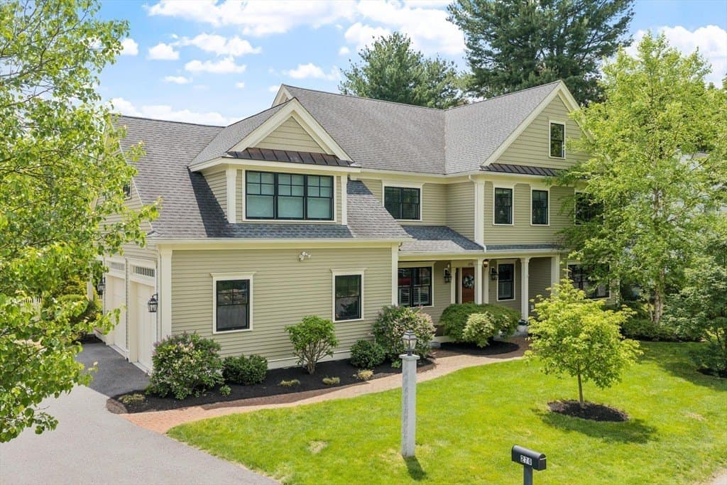 270 Elsinore St, Concord