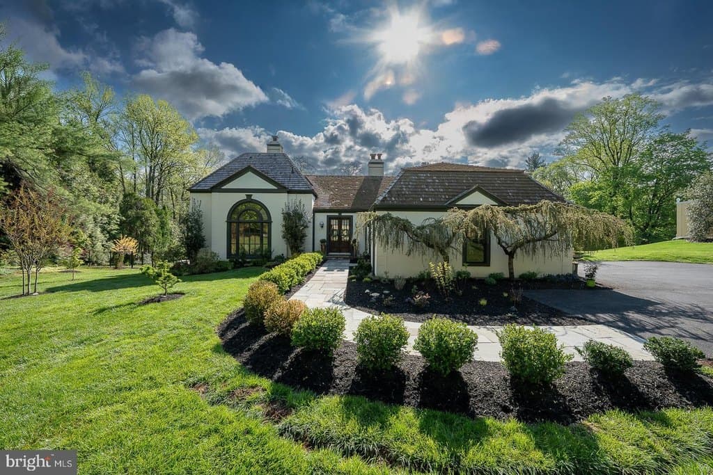 945 Lafayette Rd, Bryn Mawr