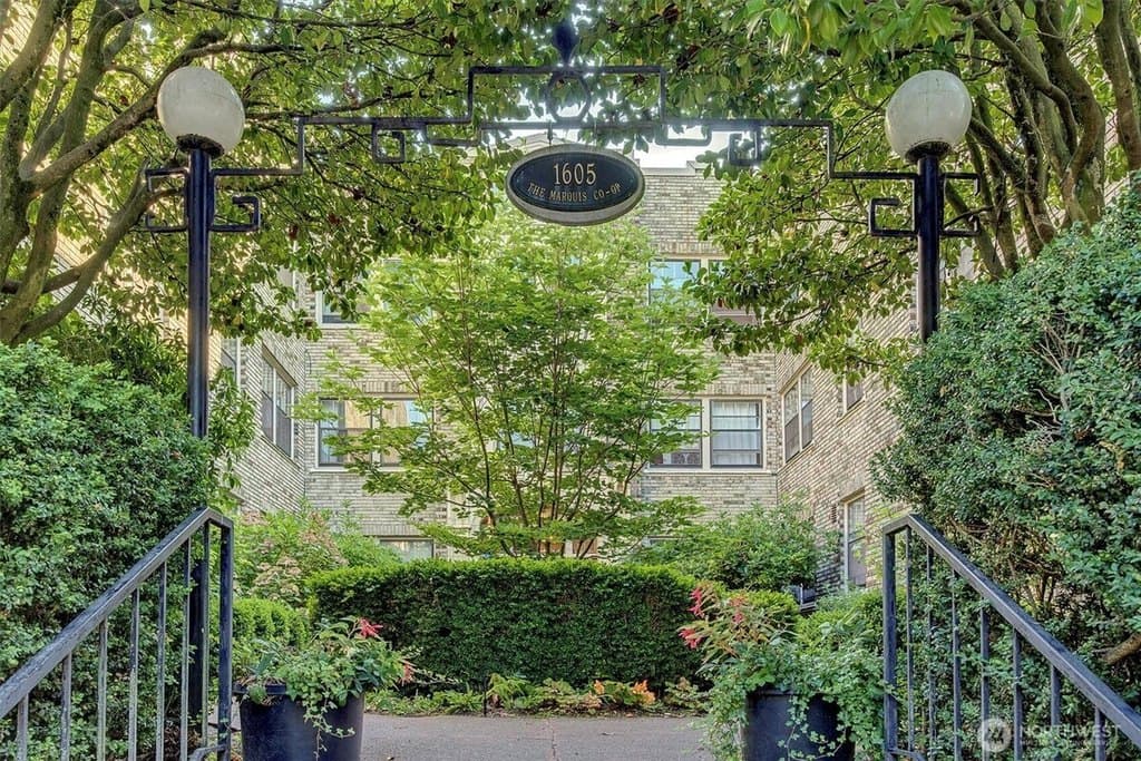 1605 E Olive St Unit 303