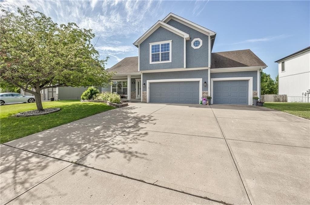 4605 NE 105th St, Kansas City