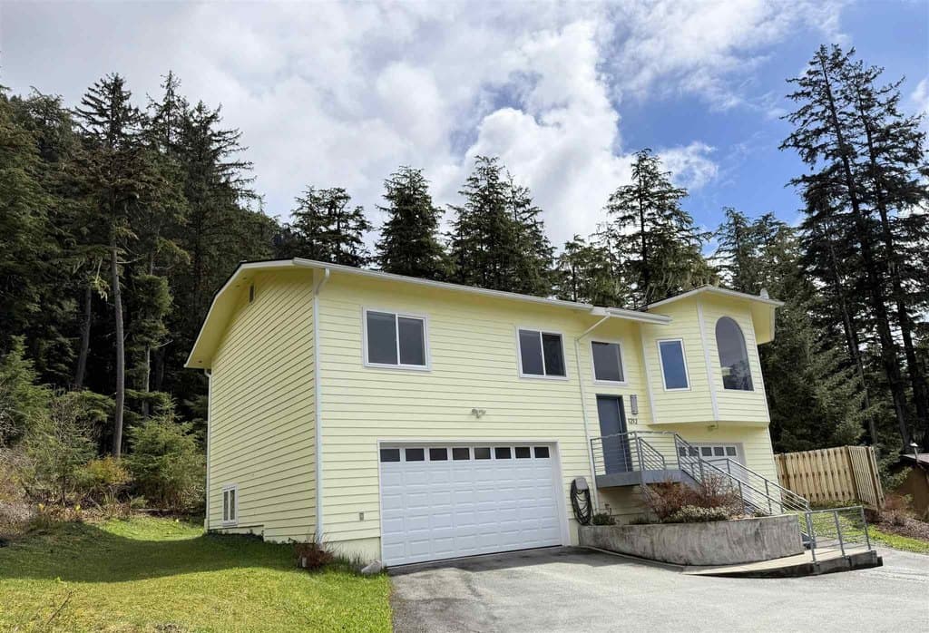 1212 Pike Ct, Juneau