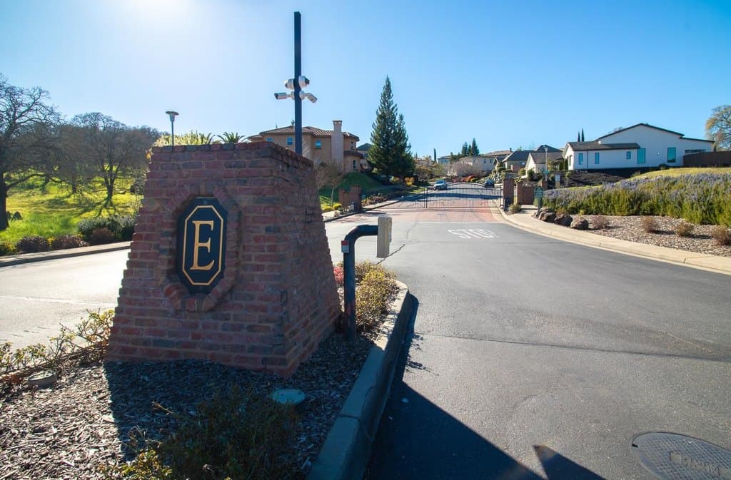 703 Glen-Mady Way, Folsom