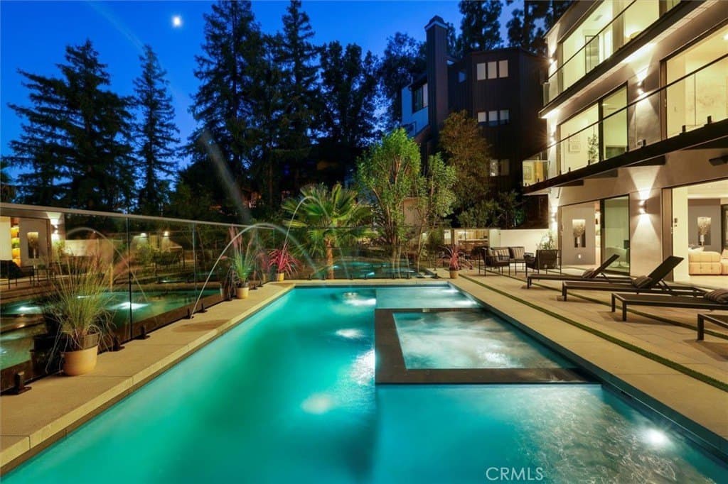 16800 Oak View Dr, Encino
