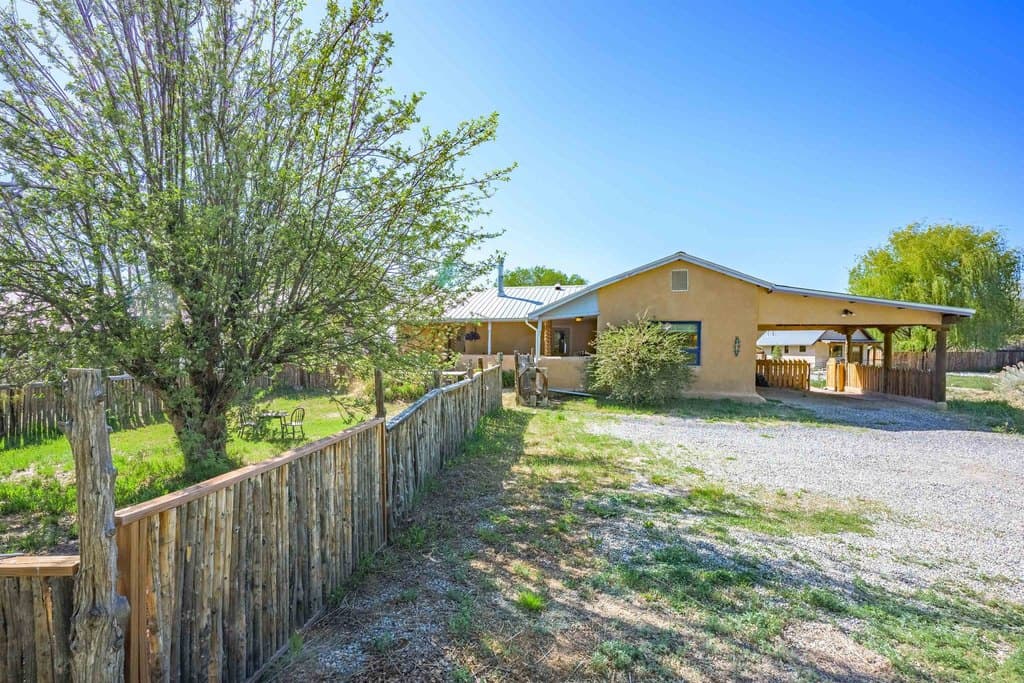 3 Manzano Viejo, Taos