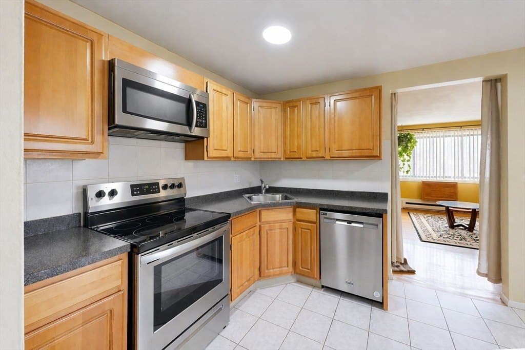 138 Ballou Ave Apt 3A