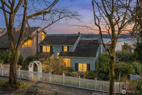 1702 Lake Washington Blvd