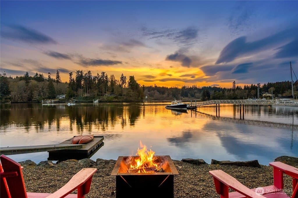 339 Lovell Ave SW, Bainbridge Island