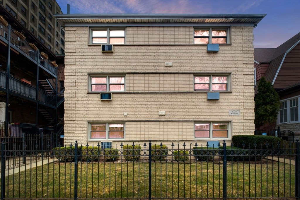 1238 W Pratt Blvd Apt 2C