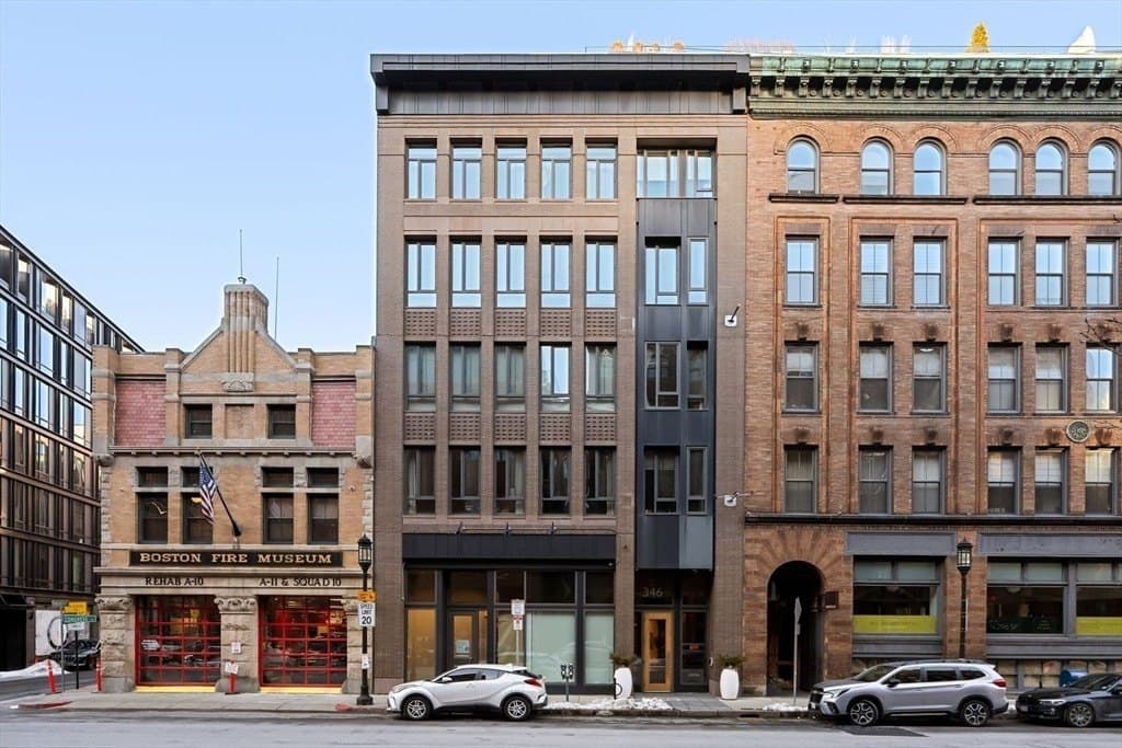 346 Congress St Unit 108, Boston
