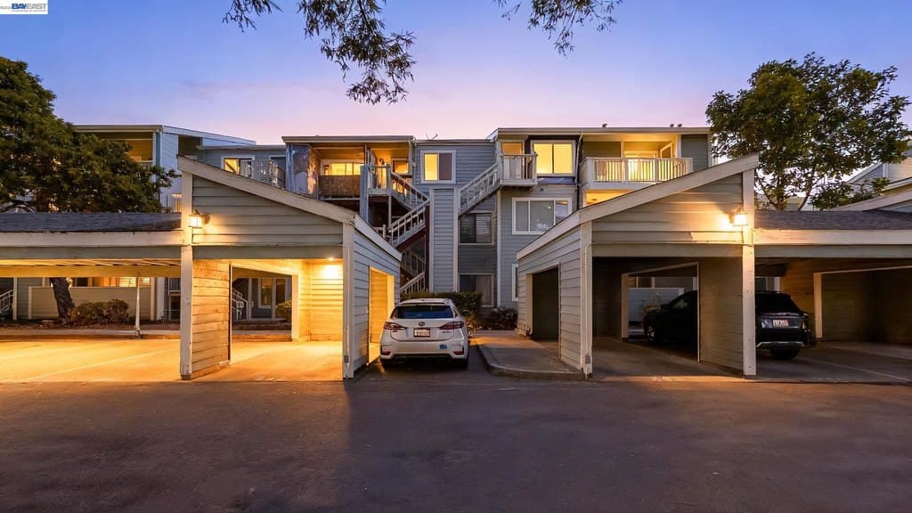 37168 Meadowbrook Cmn Apt 304, Fremont