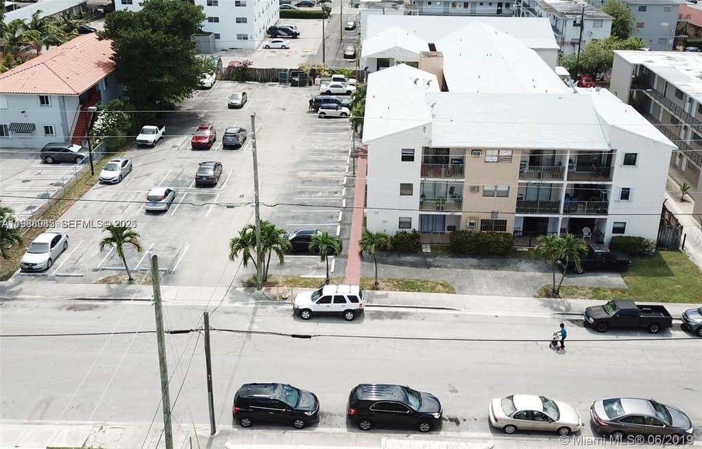 142 SW 18th Ave Apt 9