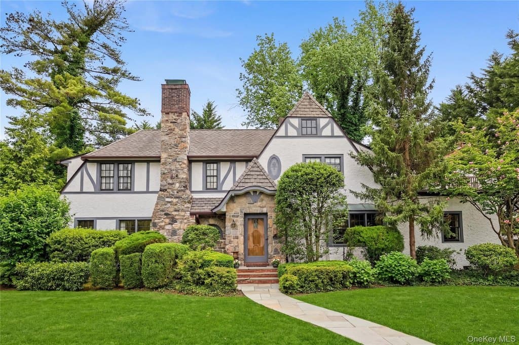 42 Sturgis Rd, Bronxville