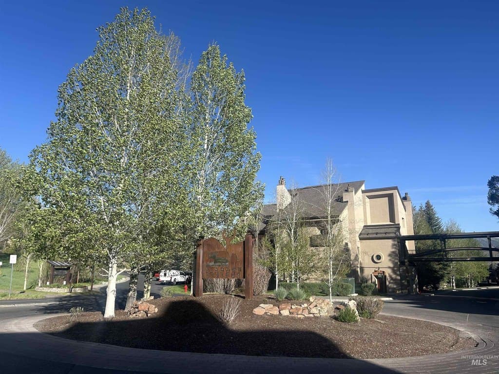 109 Village Way Unit 2019, Sun Valley