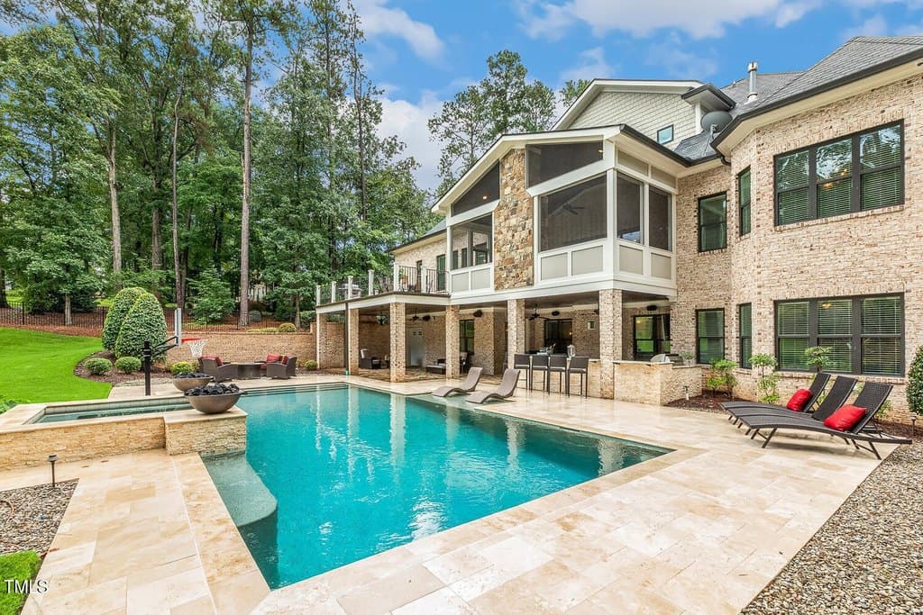 1205 Queensferry Rd, Cary