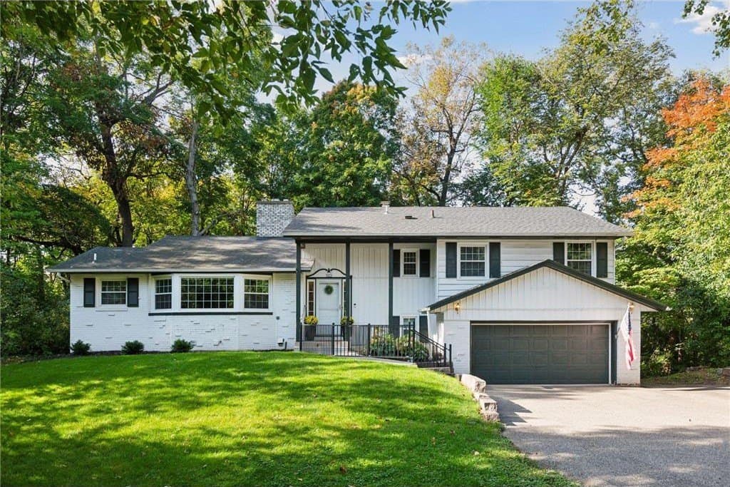 522 Shadyway Rd, Wayzata