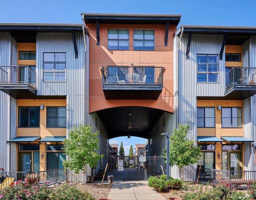 3195 Blake St Apt 207, Denver
