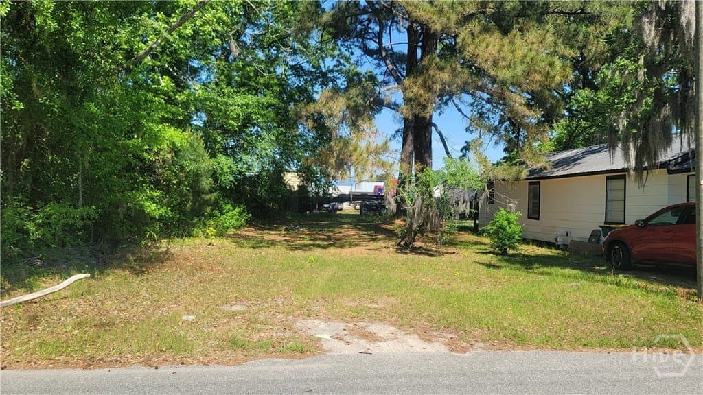 39 Leon Village Rd, Garden City