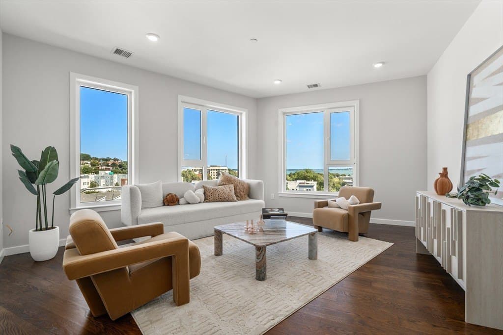 267 Old Colony Ave Apt 605