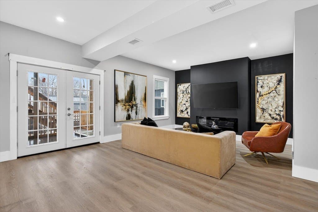 19 Standard St Unit 2