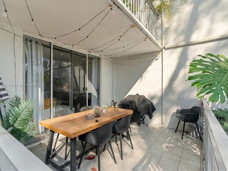 680 NE 64th St Apt A110