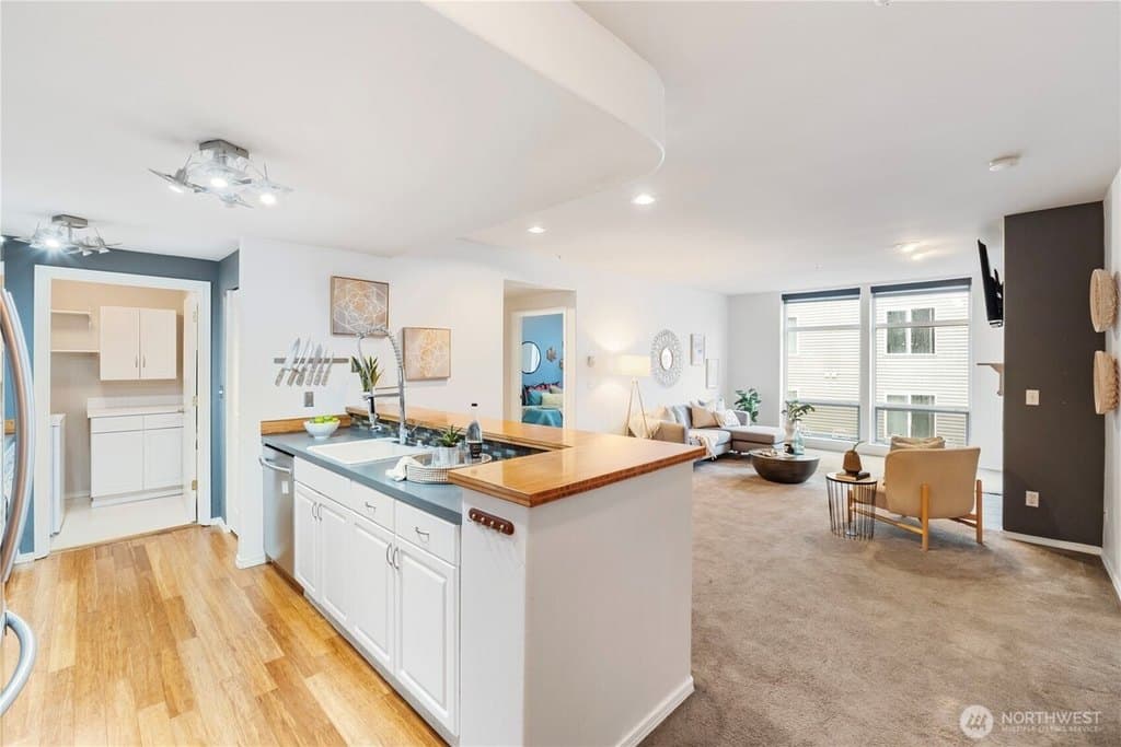 3221 SW Avalon Way Apt 413