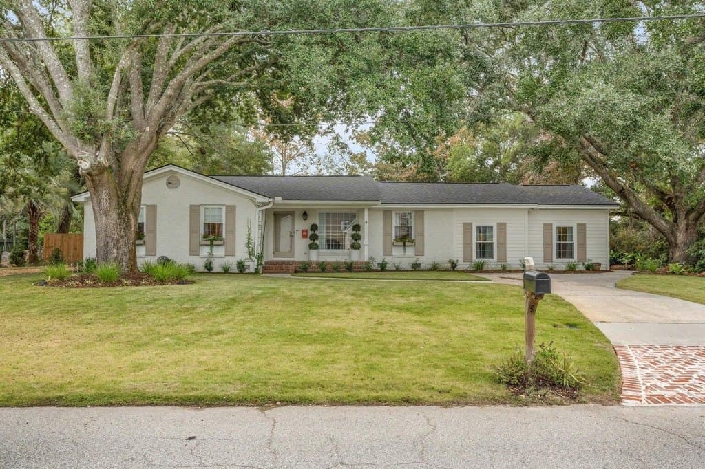 930 Cliffwood Dr, Mount Pleasant