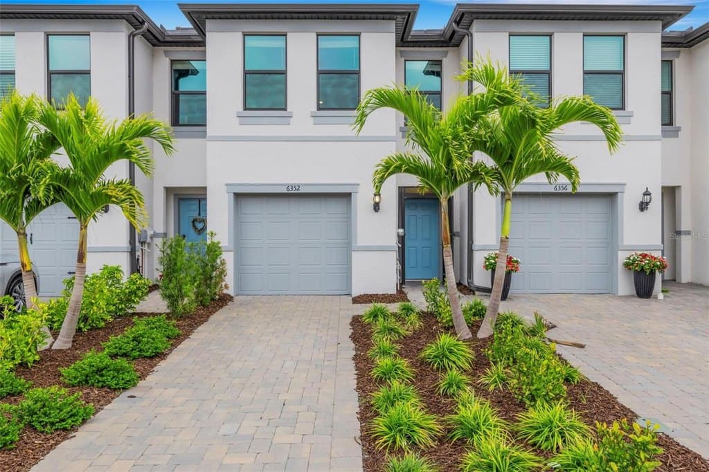 6352 Silverstar Dr, Sarasota