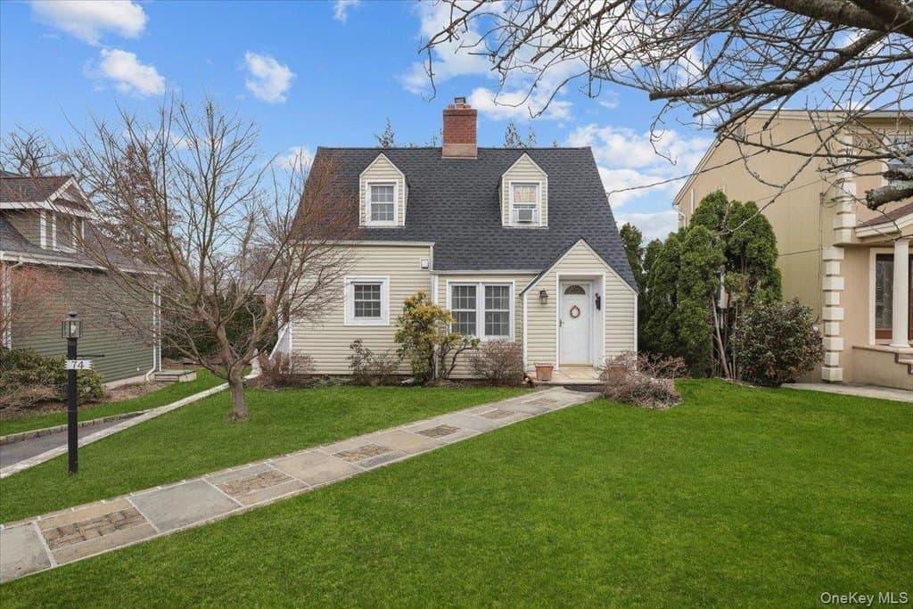 74 White Rd, Scarsdale