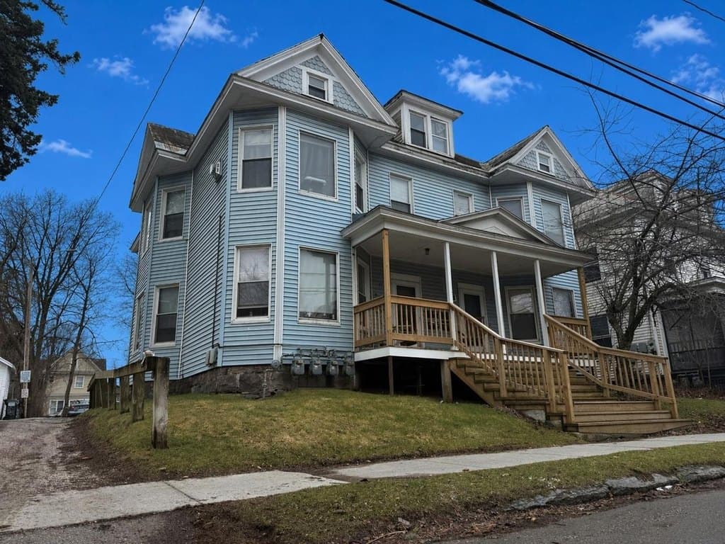 31-33 Hickok Pl, Burlington