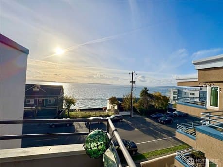 4222 Beach Dr SW Apt 401