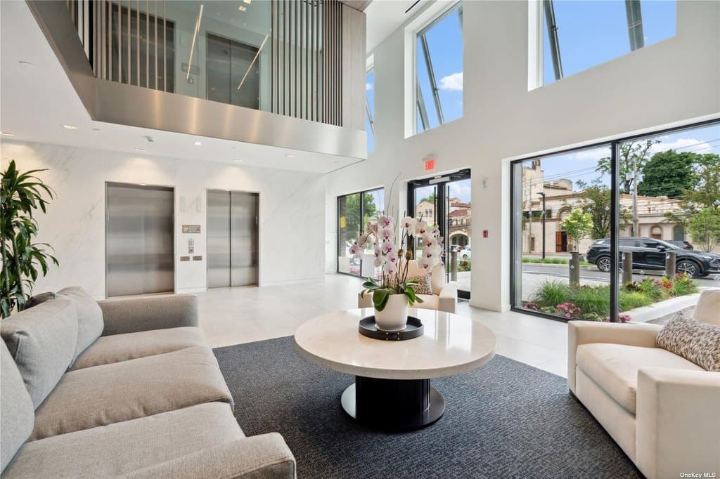 218 Middle Neck Rd Unit 205, Great Neck