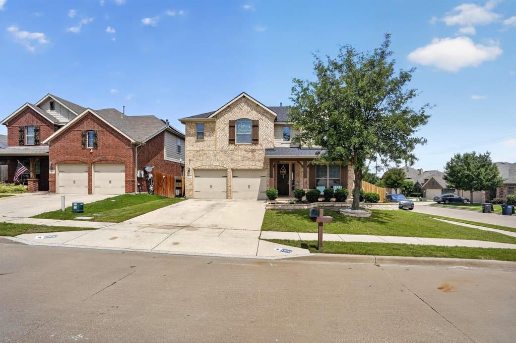 5900 Paddlefish Dr, Fort Worth