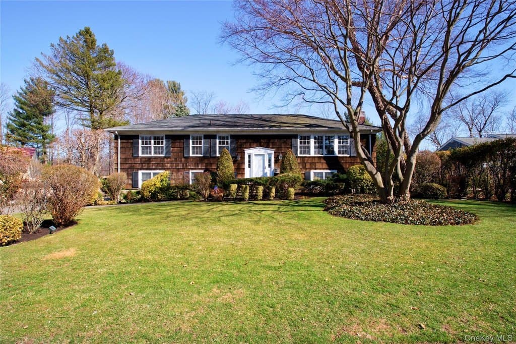 189 Rockaway Ave, Garden City