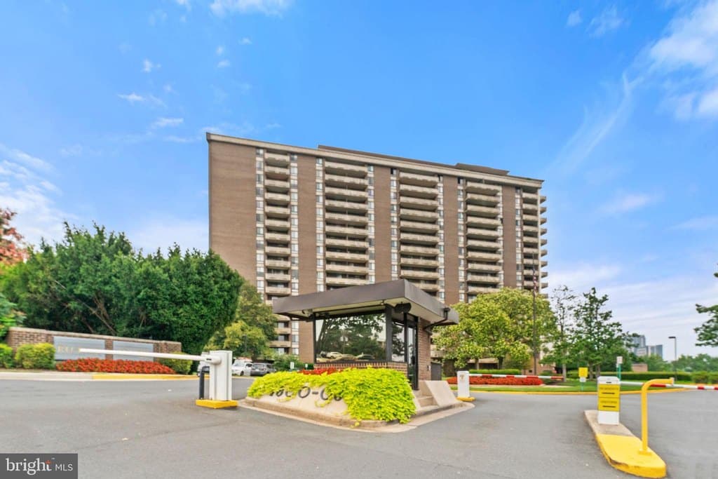 1800 Old Meadow Rd Apt 1218, McLean