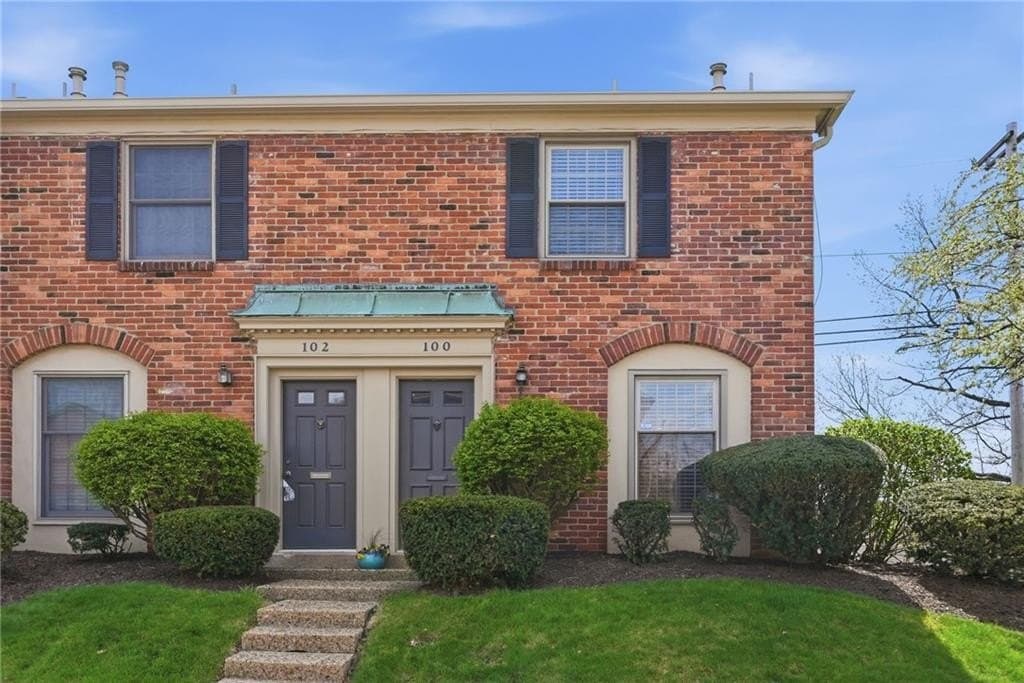 100 Jamestown Ct, Pittsburgh