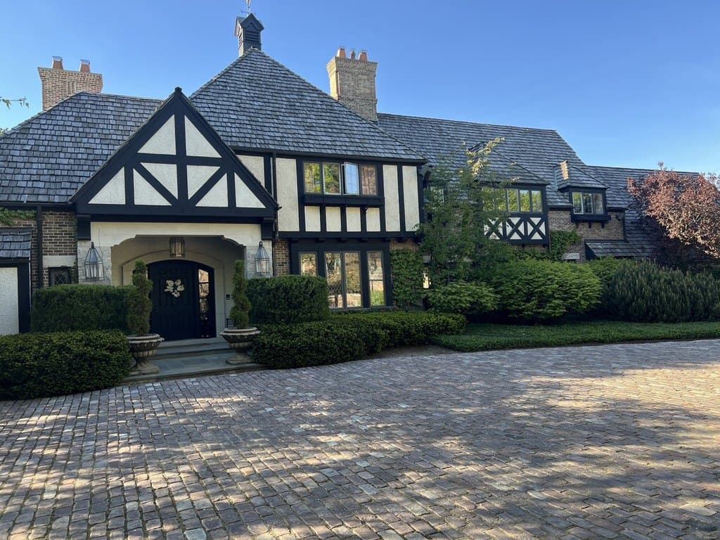 1490 Lake Rd, Lake Forest