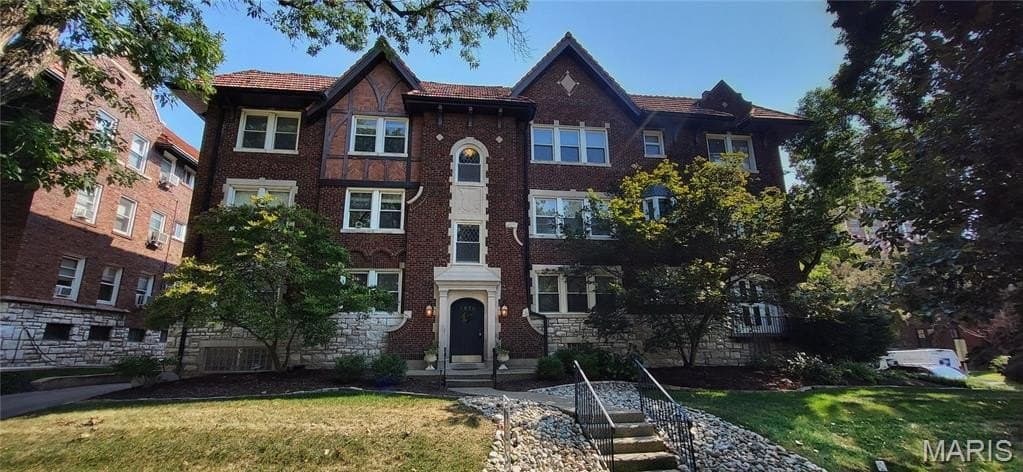 7570 Byron Pl Apt 1E, Clayton