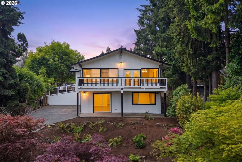 19001 Suncrest Dr, West Linn