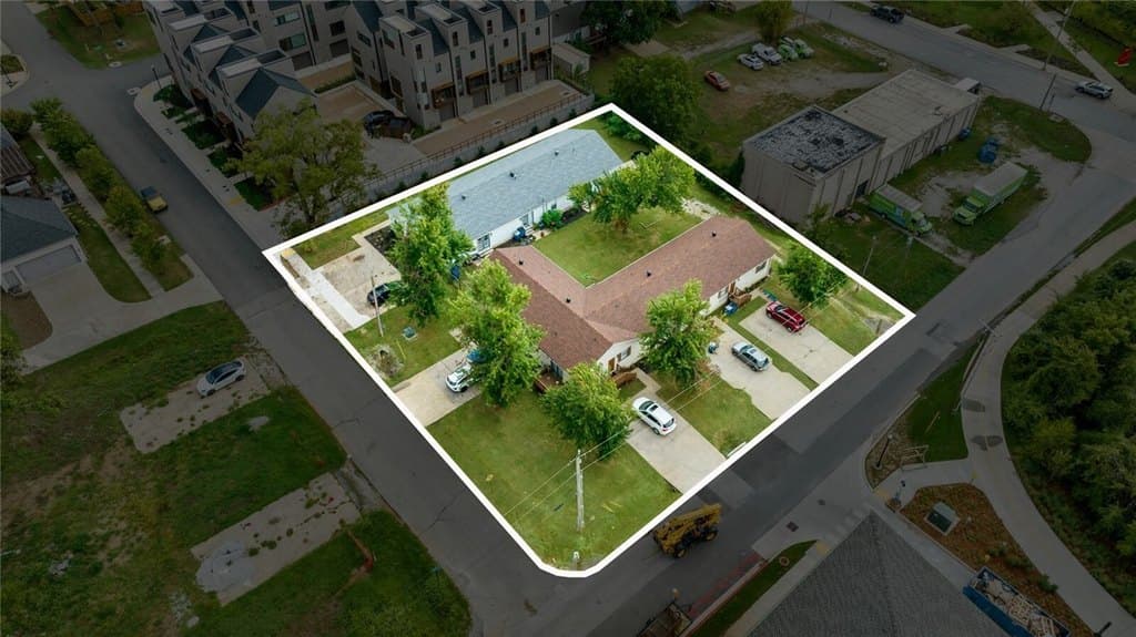 403 SE F St, Bentonville