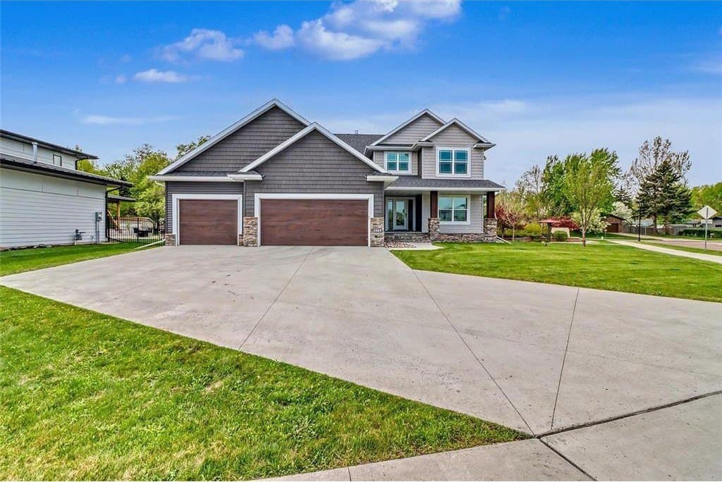 3521 Grandwood Dr N, Fargo