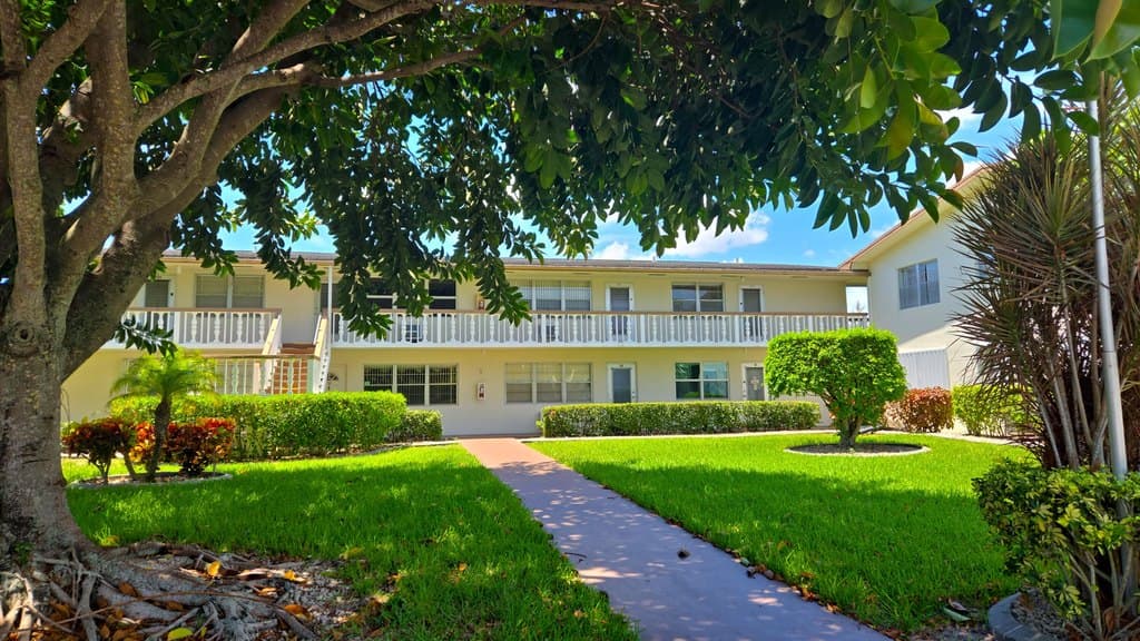 203 Windsor I Unit 203, West Palm Beach