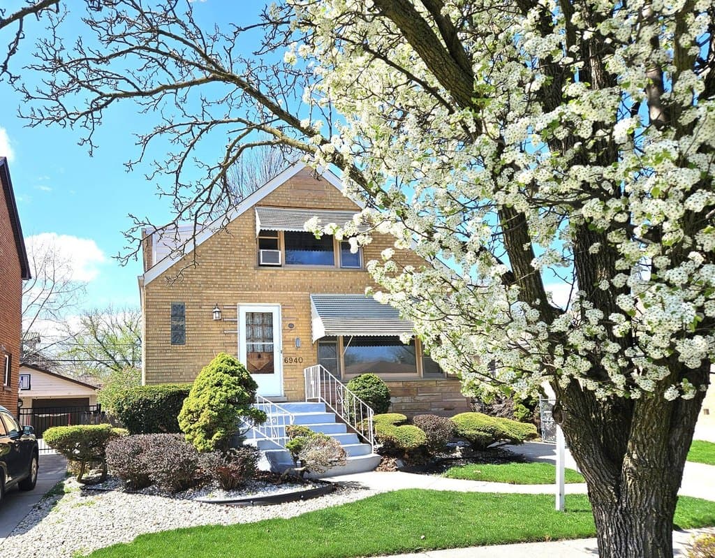 6940 N Ottawa Ave