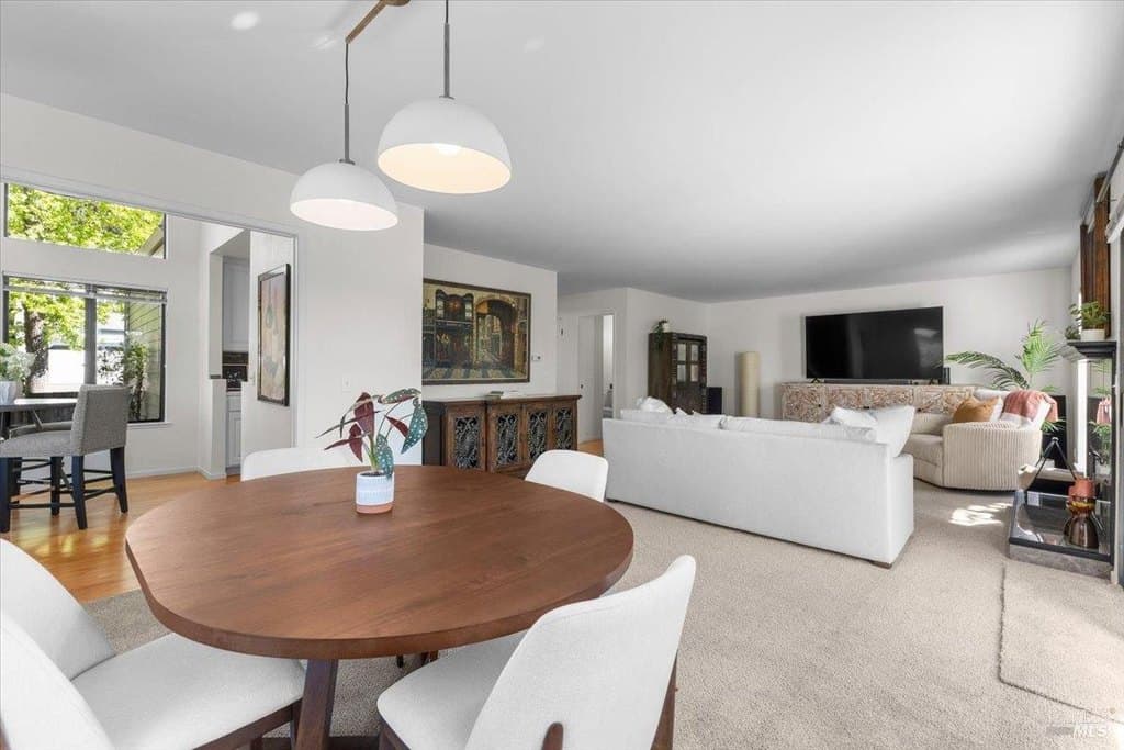 1367 Sylvan Ct, Healdsburg