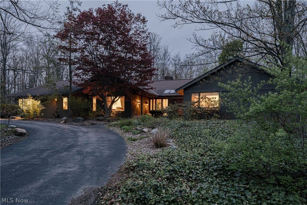 8 Louis Dr, Pepper Pike