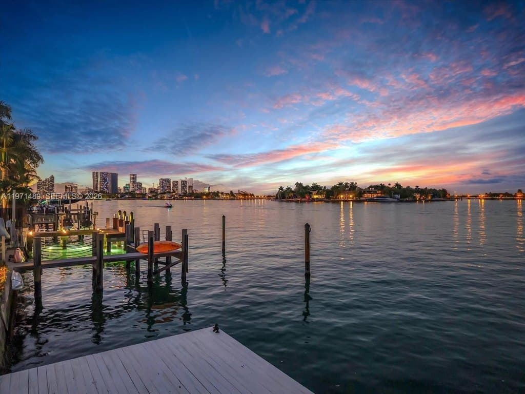 279 N Hibiscus Dr, Miami Beach