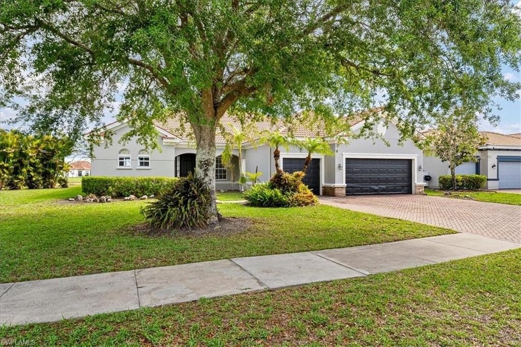 2099 Grove Dr, Naples