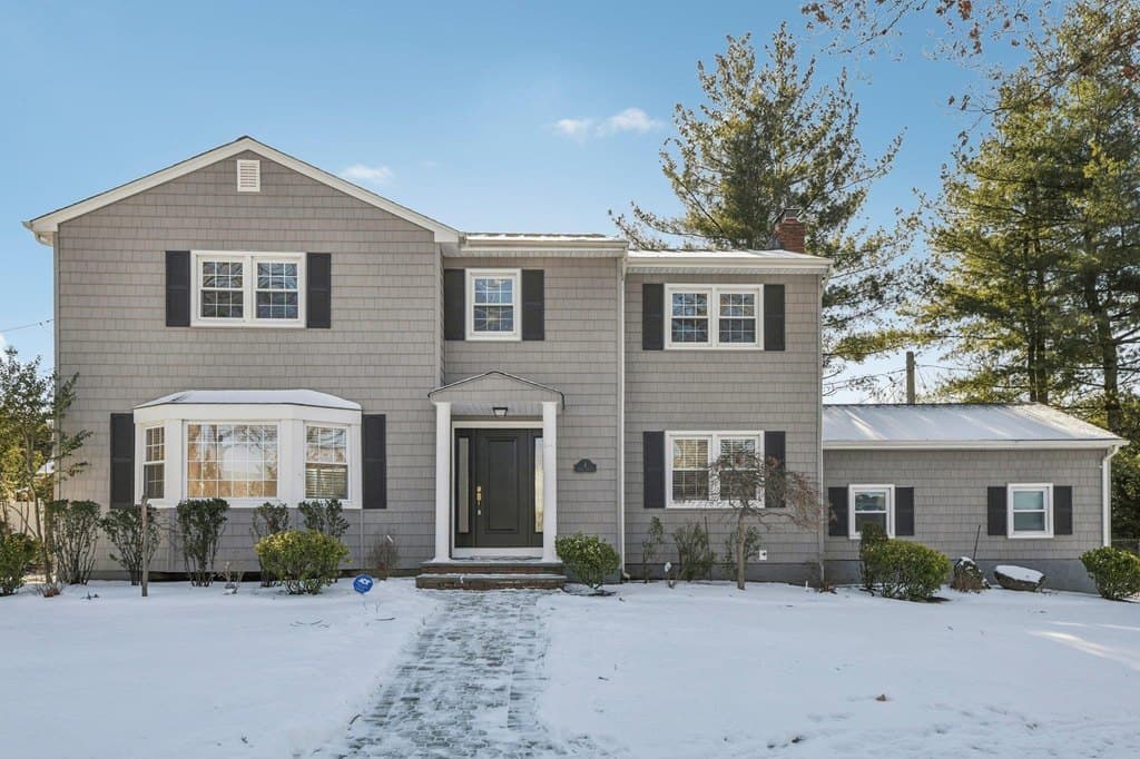 4 Main Ave, Garden City