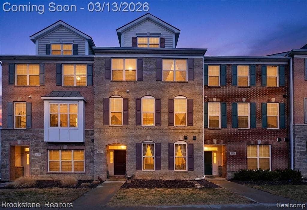 2721 S Spurway Dr, Ann Arbor